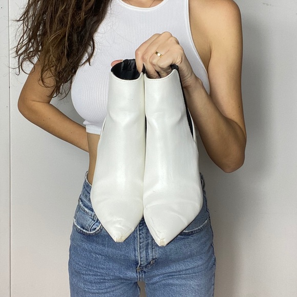 WHITE ANKLE BOOTIE 🤍 - Picture 4 of 13
